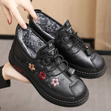 Jaruwan – Mit Fell Gefütterte Stiefeletten mit Blumenstickerei – Schwarz