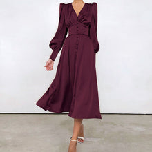 Tailliertes Satin-Kleid mit Ballonärmeln – Elegantes Abendkleid – Weinrot