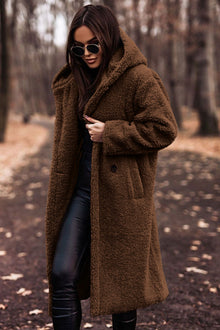 Damen Teddyfell-Mantel mit Kapuze – Stylischer und warmer langer Wintermantel für kalte Tage – Braun
