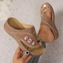 Jacky – Sandalen Mit Keilabsatz Und Bestickter Zehenschlaufe – Braun