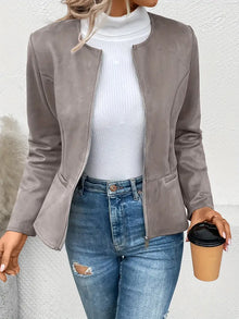 Norlina | Taillierte Jacke mit Reißverschluss – Grau