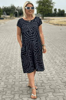 Luftiges Sommerkleid | Gerader Schnitt | Dezentes Muster – Schwarz