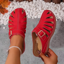 Alvena – Flache Sandalen mit Geschlossener Zehenpartie Ausschnitt Und Schnalle – Rot