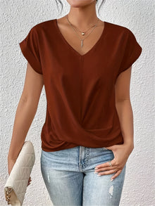 Lunara | Feminines T-Shirt mit Herzschnitt – Rot
