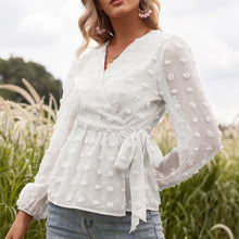 Athena |  Langärmelige Bluse mit V-Ausschnitt aus Spitze – Beige
