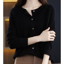 Katharina | Damen Strickjacke mit klassischer Knopfleiste – Schwarz