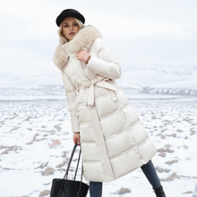 Jacqueline - Elegante Winterjacke für Damen – Weiß mit beigem Kragen