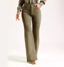 Damen-High-Waist-Jeans mit Schlag und Raw-Hem – Olivgrün