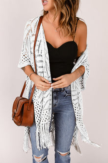 Gehäkelte Strickjacke | Fransen-Details | Boho-Chic – Weiß