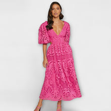 Elegantes Kleid mit feinen Akzenten – Pink