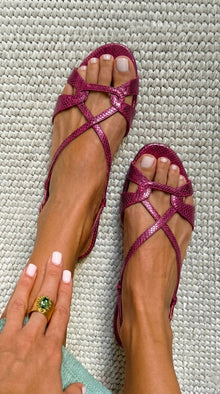 Olgia – Flache Sandale Mit Gekreuzten Riemen – Fuchsia