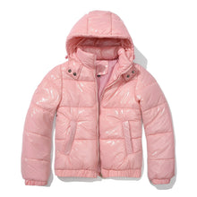 Yazmin - Eine dicke, glänzende Damenjacke mit Kapuze – Rosa