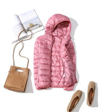Kerstin | Damen Modische Glänzende Kurze Winterjacke – Rosa Kapuze