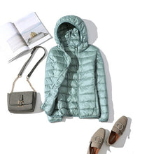 Kerstin | Damen Modische Glänzende Kurze Winterjacke – Himmelblaue Kapuze