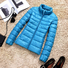 Kerstin | Damen Modische Glänzende Kurze Winterjacke – Blau