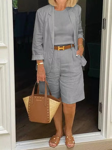 Karin | Die Eleganz eines kompletten Outfits – Grau