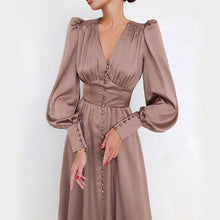 Tailliertes Satin-Kleid mit Ballonärmeln – Elegantes Abendkleid – Rosa Braun