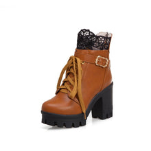 Avalynn | Modische Schnürstiefel mit stabilen Absatz – Braun