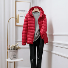 Gudrun | Damen Winterjacke mit Kapuze und Reißverschluss – Rot