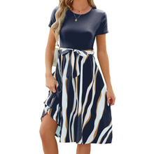 Midikleid | Taillengürtel & ausgestellter Rock | Feminin & Elegant – Dunkelblau-Weiß