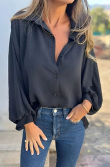 Bluse mit Knopfleiste | Lockerer Schnitt | Fließendes Material – Schwarz