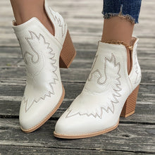 Phebe - Boho Chic Western Ankle Boots | Vintage Style Cowboy Embroidered Leather – Weiß