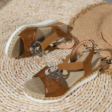 Keilsandalette mit Riemen | Metallic-Detail | Sommerlicher Komfort – Braun