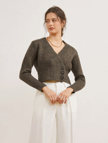 Strickcardigan mit V-Ausschnitt | Asymmetrische Knopfleiste | Cropped-Länge – Braun