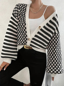 Strickjacke mit Muster-Mix | Oversized Passform | Statement-Design – Schwarz