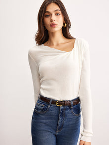Langarmshirt mit Drapierung | Asymmetrischer Ausschnitt | Schmale Passform – Weiß
