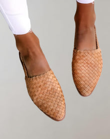 Lara | Flacher Halbschuh mit Flechtstruktur – Aprikose