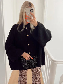 Bequeme Strickjacke mit Geripptem Ausschnitt – Schwarz