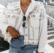 Martina | Damen Modische Kurzjacke mit Nietenverzierung – Weiß