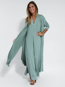 Eva | Schlankmachendes Maxikleid mit passender Weste – Türkisfarbenes Kleid + türkisfarbene Strickjacke