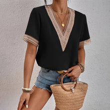 Bluse mit V-Ausschnitt | Spitzen-Details | Luftig & Elegant – Schwarz