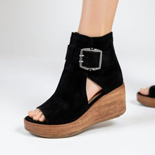 JUTTA | MODERNE OFFENE KEILABSATZ-STIEFELETTEN – Schwarz