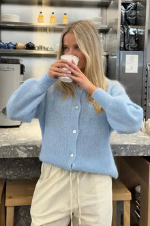 Karis | Lässige Damen-Strickjacke – Hellblau
