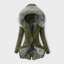 Maurelle – Winterjacke mit Fellkapuze – Grün
