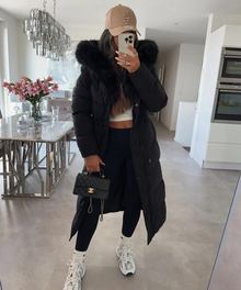 Damen Wintermantel | Lange Steppjacke | Warm Gefüttert | Kapuze mit Imitationsfell – Schwarz