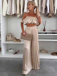 Araceli | Zweiteiliges Set mit Plisseehose und schulterfreiem Oberteil – Aprikose