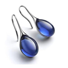 Kristalltröpfchen-Ohrringe in Gold und Silber – Silberblau