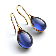 Tropfenohrringe aus Gold mit glattem Kristall – Gold Blau