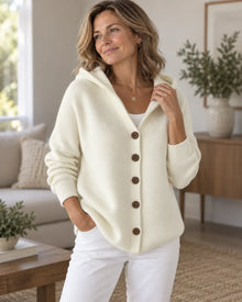 Elvara – Kapuzen-Strickjacke mit Knöpfen – Weiß
