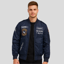 Herren-Bomberjacke mit gestickten Patches - Frederick – Dunkelblau