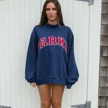 Damen Varsity Sweatshirt – Marineblau mit Roten Buchstaben