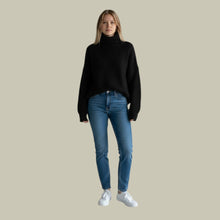 Sabine | Damen Übergroßer Rollkragenpullover für den Winter – Schwarz