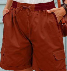 Audria – Kurzhosen mit hoher Taille Kordelzug und Cargotaschen – Rot