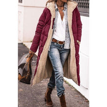 Bei | Wendemantel aus Sherpa-Fleece – langer Puffermantel mit Kapuze – Weinrot