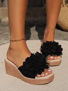 Keilsandale mit 3D-Blume | Riemenlos | Romantisch & Sommerlich – Schwarz