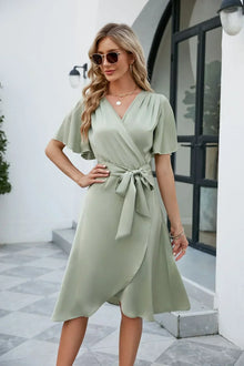Elegantes Wickelkleid mit Taillenschleife – Midi-Länge, V-Ausschnitt – Hellgrün